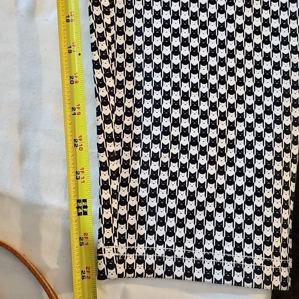 Betabrand Catstooth Dress Pant Yoga Pants L Short Petite NWOT Black White Cat - Picture 6 of 16